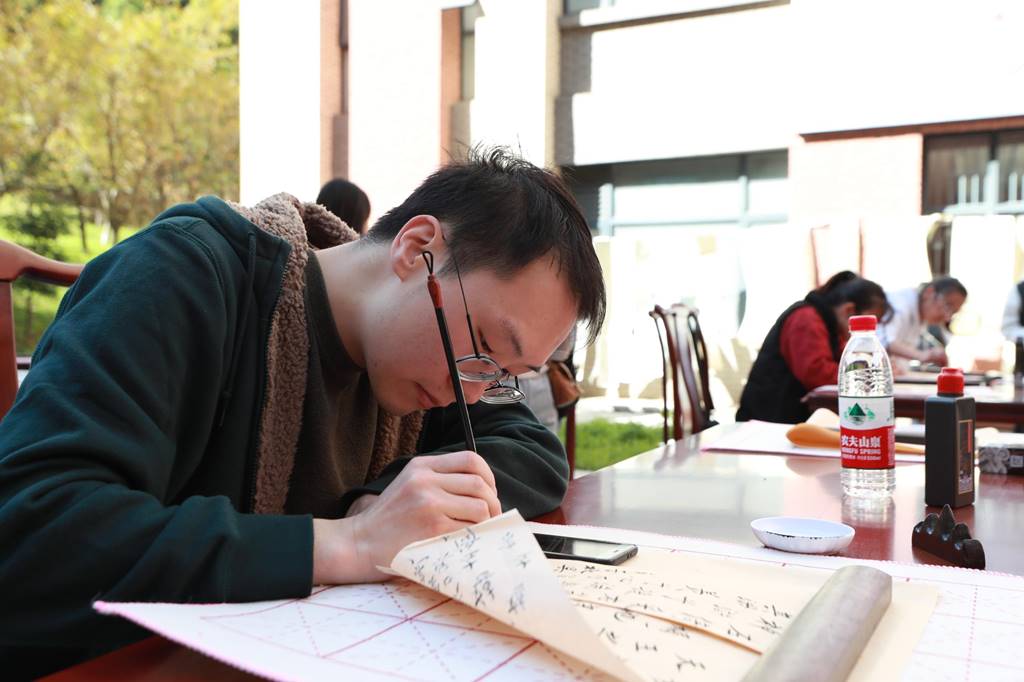 说明: https://kes.gog.cn/s3/img/20201027/r_2856***********.jpg